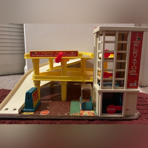 Vintage Fisher Price Little People Parking Ramp Service Center Garage 930 - Picture 10 of 12